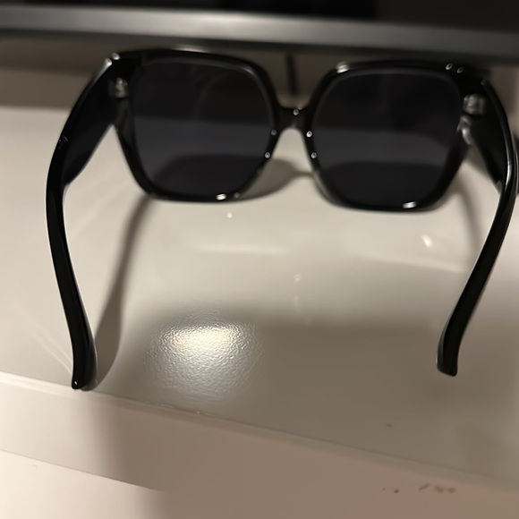 Oversized black sunglasses - Picture 4 of 5